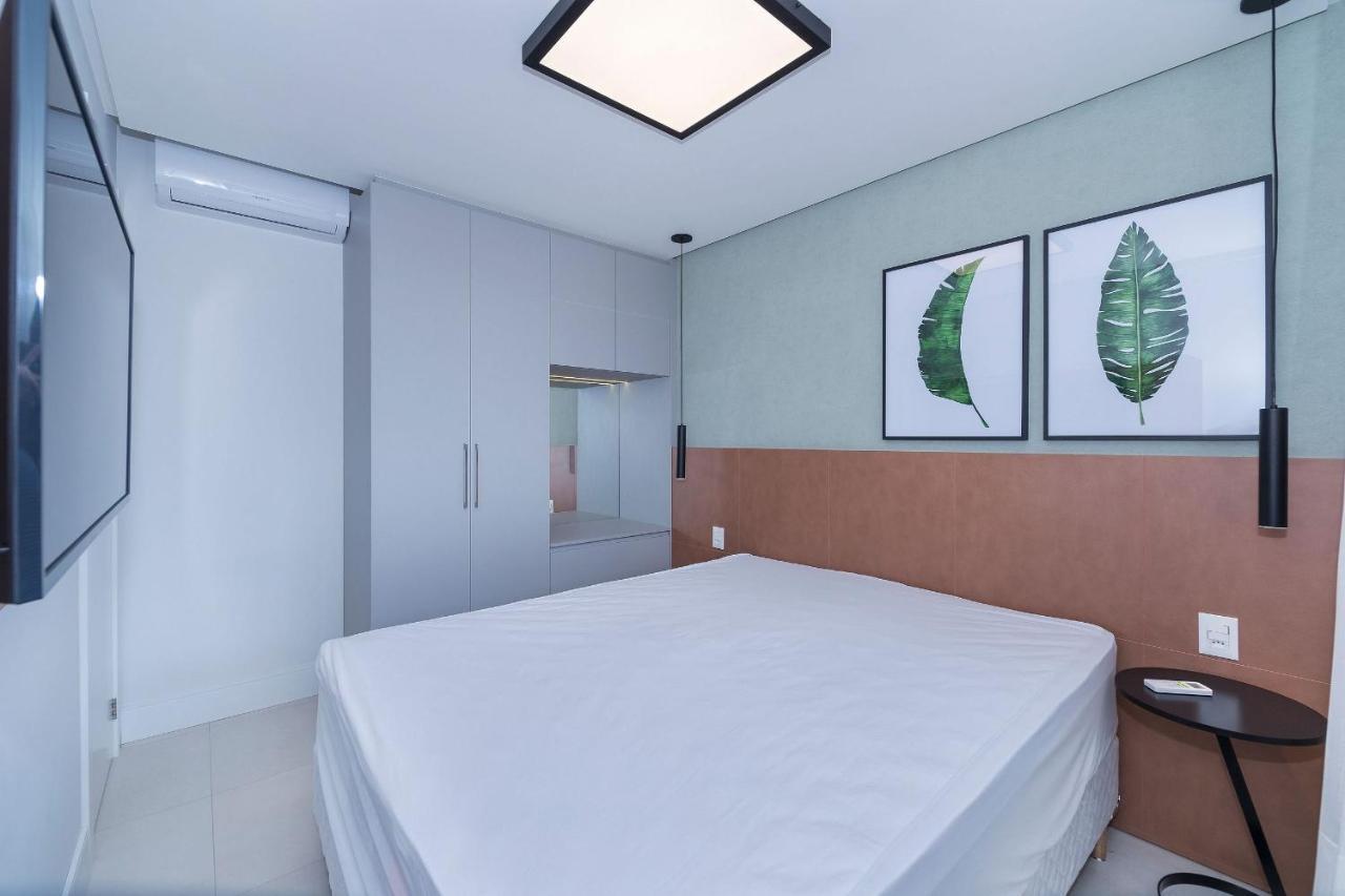 Adra 301 - Apartamento no centro de Bombinhas - Rooftop com piscina e academia - À poucos metros da praia Exterior foto