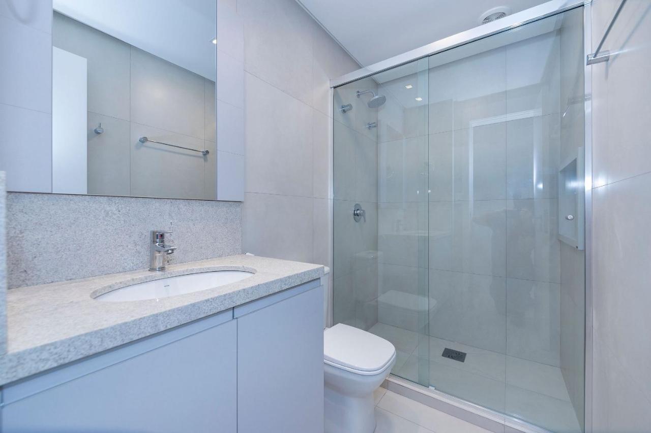 Adra 301 - Apartamento no centro de Bombinhas - Rooftop com piscina e academia - À poucos metros da praia Exterior foto
