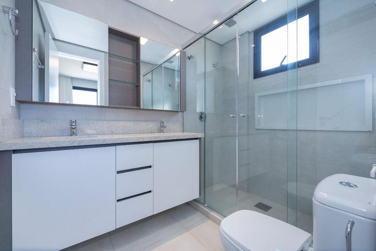 Adra 301 - Apartamento no centro de Bombinhas - Rooftop com piscina e academia - À poucos metros da praia Exterior foto
