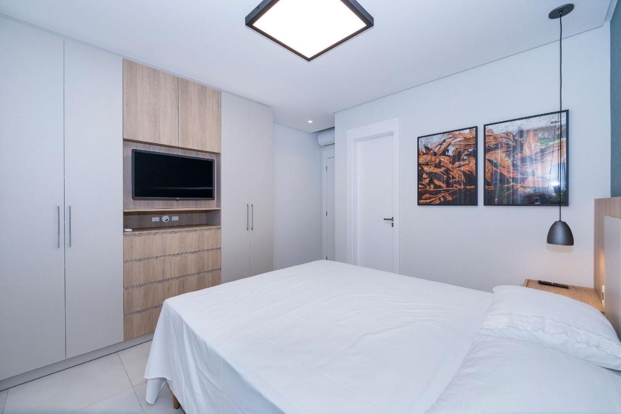 Adra 301 - Apartamento no centro de Bombinhas - Rooftop com piscina e academia - À poucos metros da praia Exterior foto