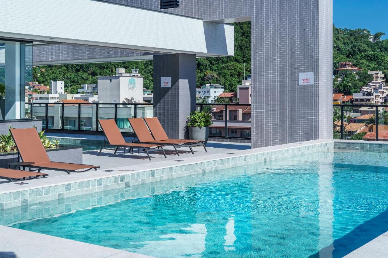 Adra 301 - Apartamento no centro de Bombinhas - Rooftop com piscina e academia - À poucos metros da praia Exterior foto