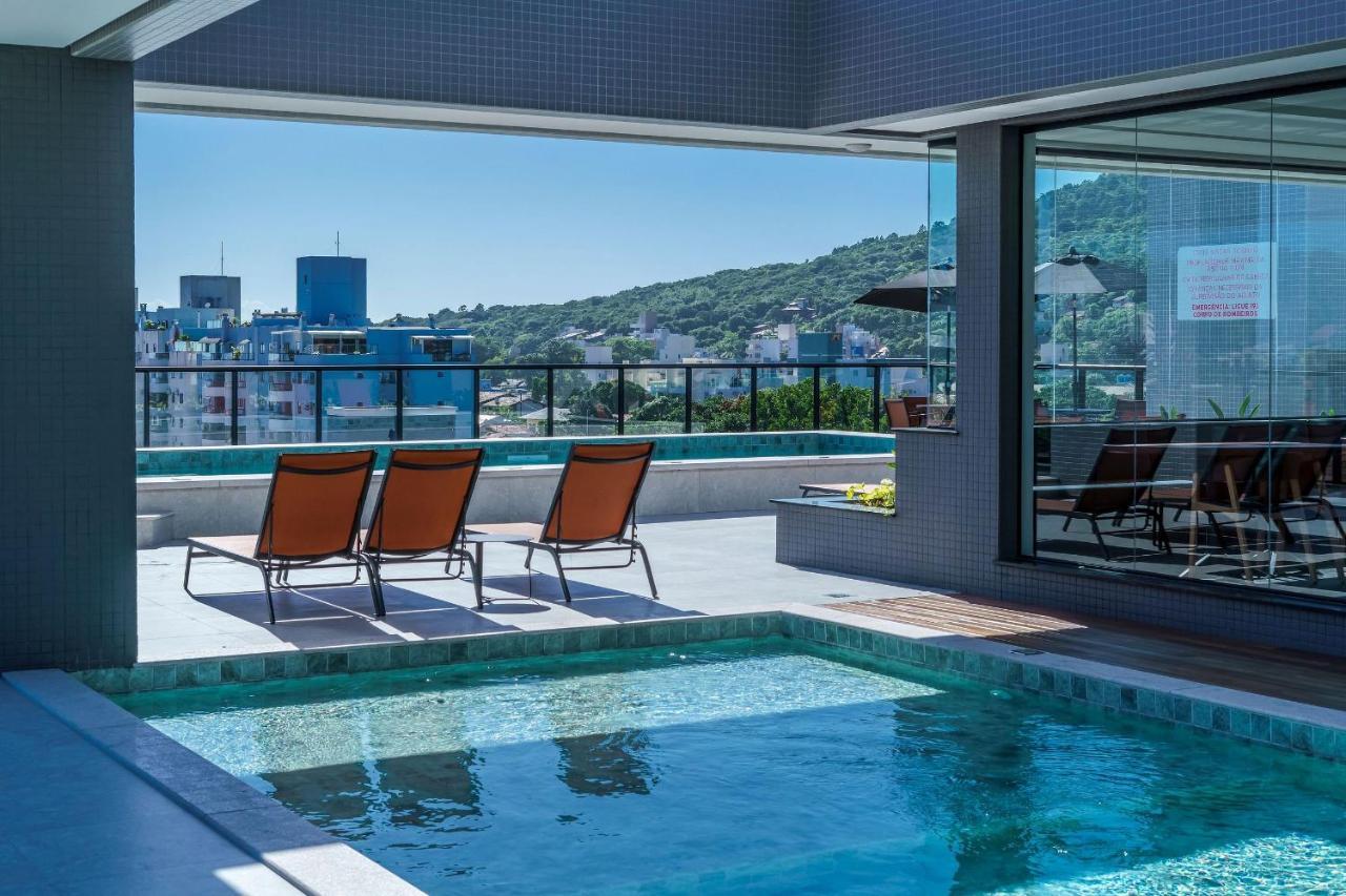 Adra 301 - Apartamento no centro de Bombinhas - Rooftop com piscina e academia - À poucos metros da praia Exterior foto