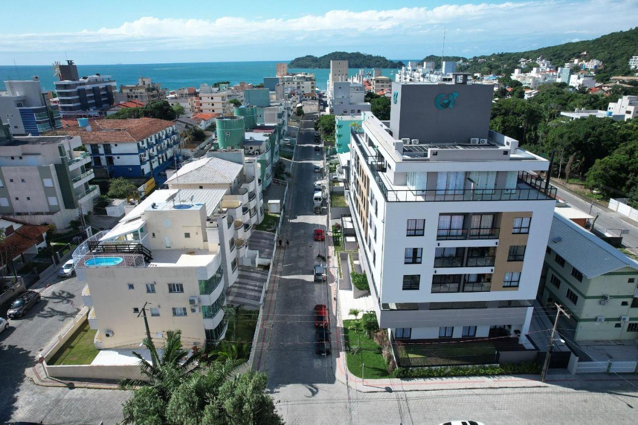 Adra 301 - Apartamento no centro de Bombinhas - Rooftop com piscina e academia - À poucos metros da praia Exterior foto