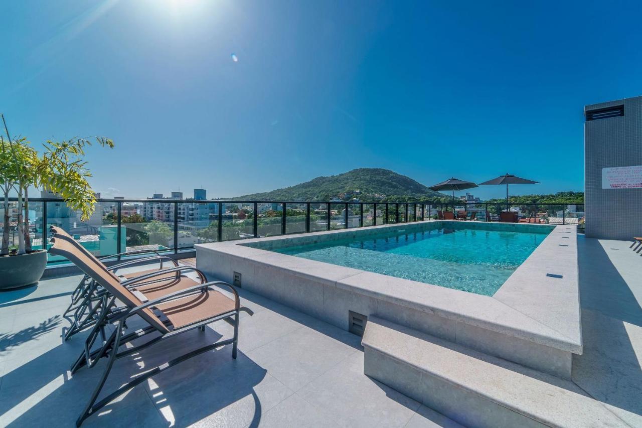 Adra 301 - Apartamento no centro de Bombinhas - Rooftop com piscina e academia - À poucos metros da praia Exterior foto