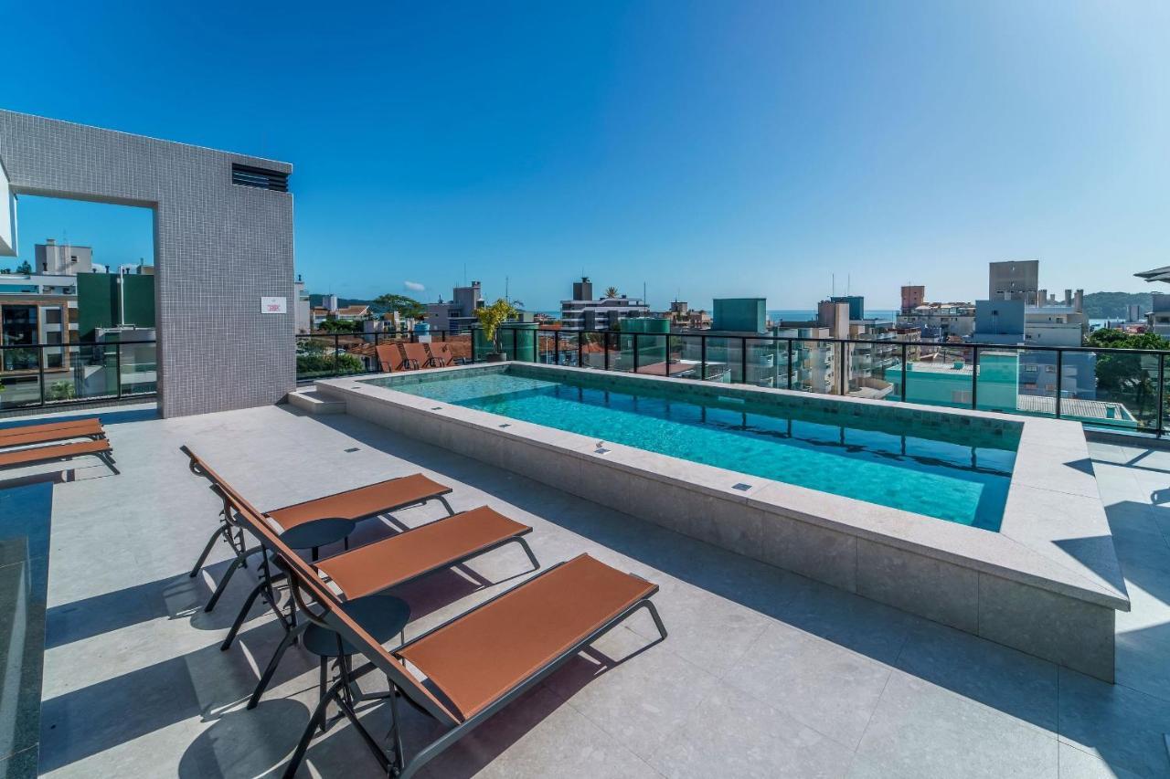 Adra 301 - Apartamento no centro de Bombinhas - Rooftop com piscina e academia - À poucos metros da praia Exterior foto