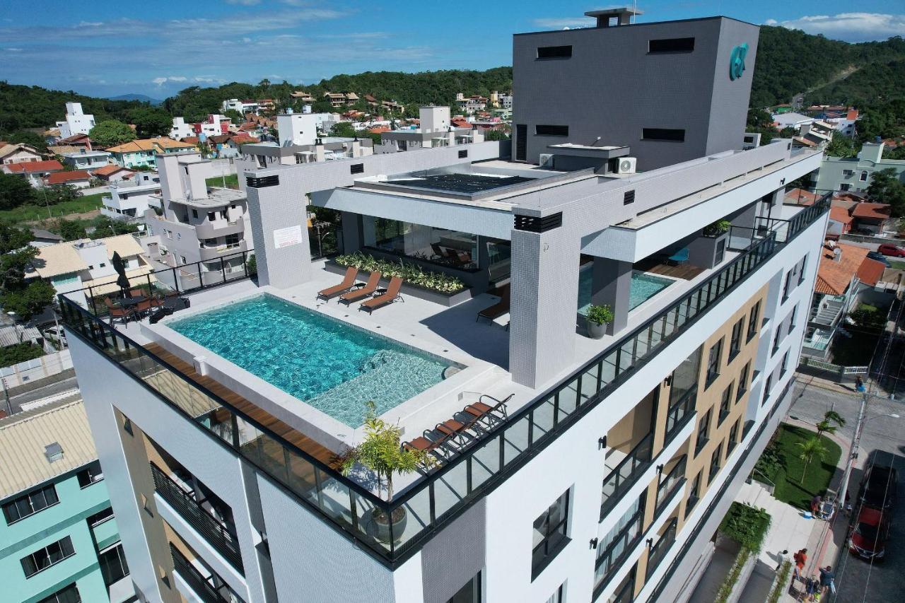 Adra 301 - Apartamento no centro de Bombinhas - Rooftop com piscina e academia - À poucos metros da praia Exterior foto